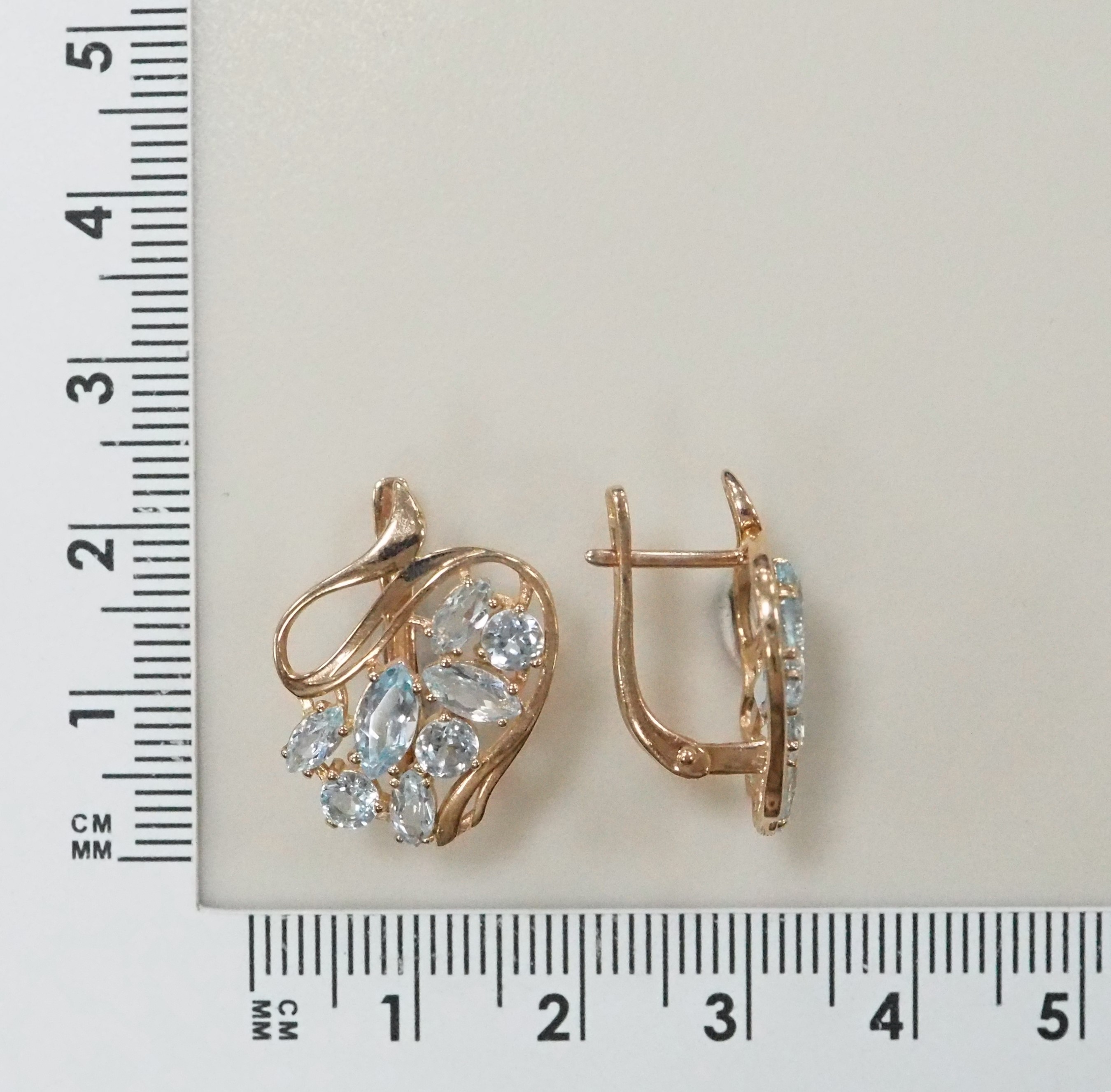 Серебряные серьги 925 пробы; вставки 16 Топаз;